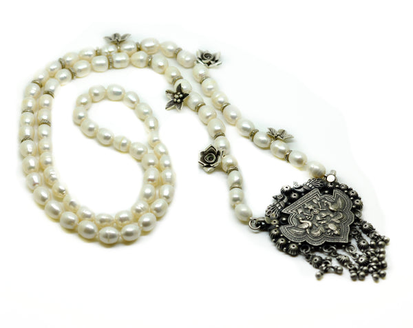 ON SALE - Tribal Pearl Necklace