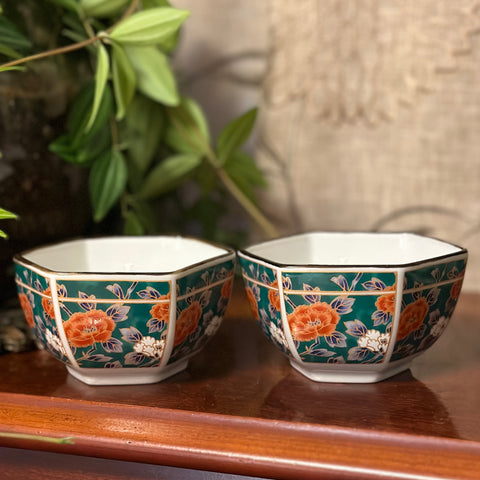 Green vintage design bowls