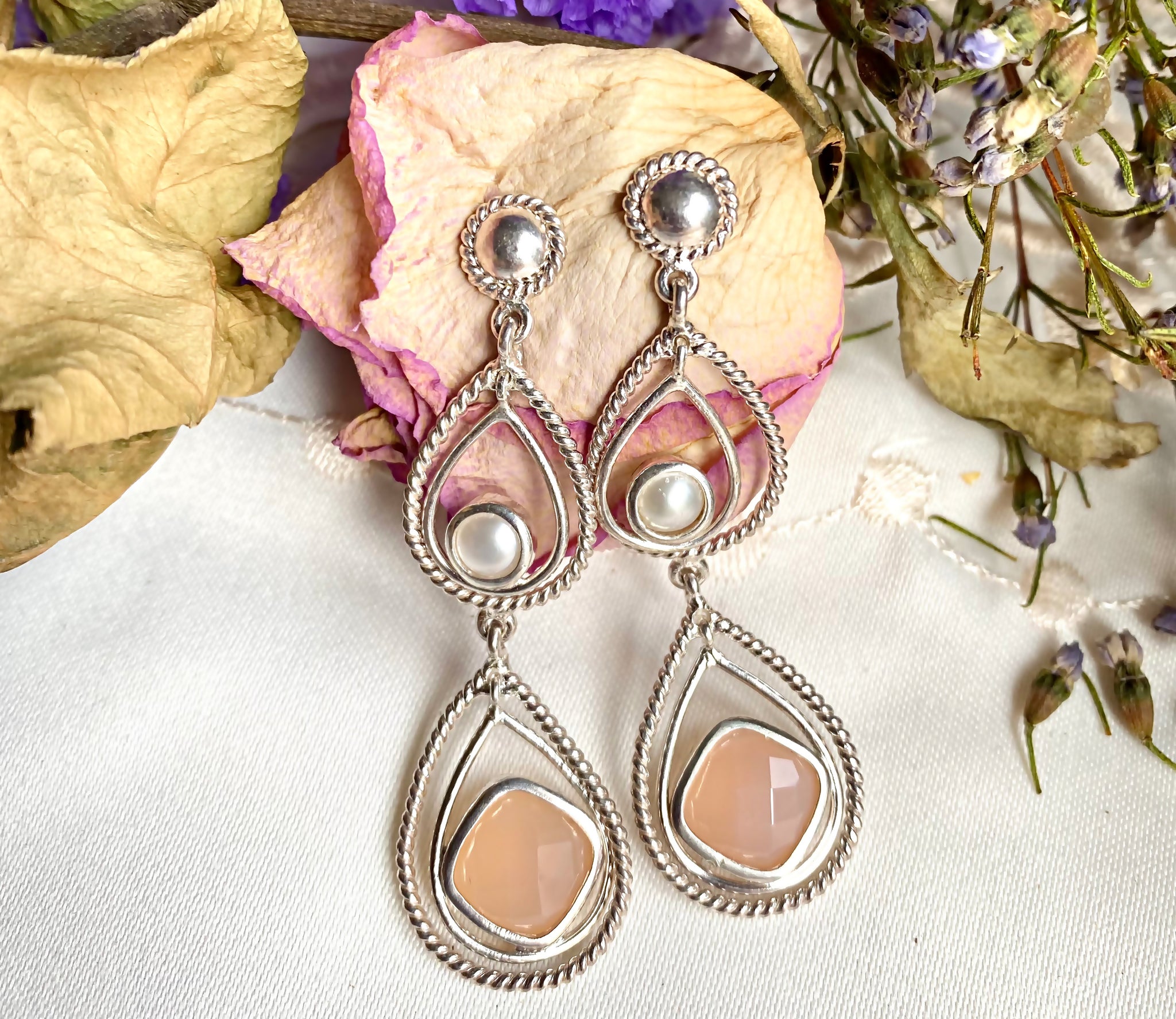 ON SALE - Pearl and Pink Chalcedony earrings