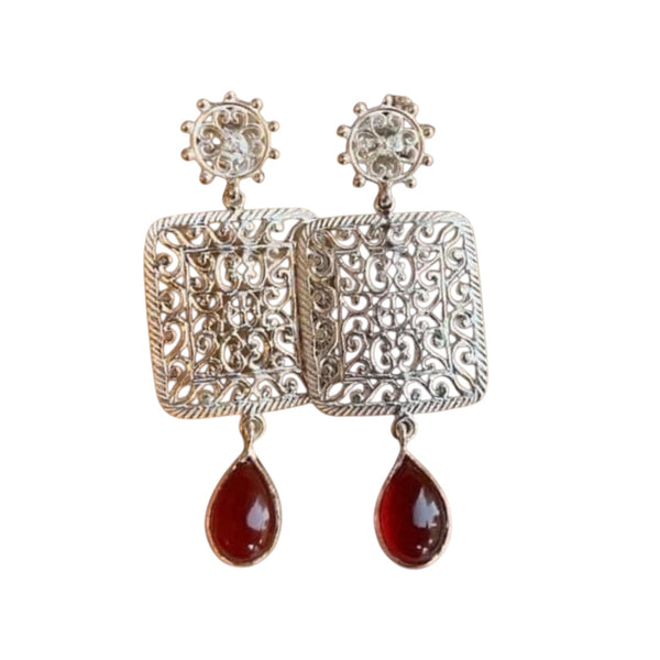 Ajouré earring, Red Onyx, Square