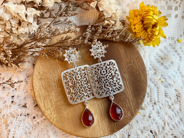 Ajouré earring, Red Onyx, Square